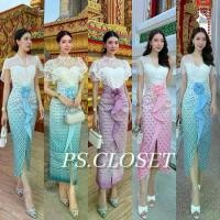 ราคา < พร้อมส่ง > ABIGAIL Set ชุดไทย เสื้อแขนกระดิ่ง กระโปรงเอวสูงผ้าลายไทย ติดเข็มกลัดดอกไม้ สีฟ้า สีชมพู Clothing Lady Women ผู้หญิง Women ผู้หญิง (1731127532042422578)