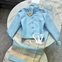 ราคา Sirasiri ชุดไทย ชุดไทยสีฟ้า ชุดไทยจิตรดาสีฟ้า ชุดไทยวันแม่ ผ้าถุงสีฟ้า เสื้อผ้าไหมสีฟ้า (1731946181458822904)