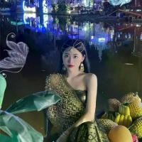 ราคา ชุดไทยสวยหรู 3 ชิ้น เสื้อ กระโปรง ผ้าคลุมไหล่✨ พร้อมใส่เที่ยวสงกรานต์หรือถ่ายรูปสวยๆ ลดแรง 50% สำหรับวันนี้เท่านั้น! #ชุดไทย #ชุดสงกรานต์ #ชุดถ่ายรูป #เสื้อผ้าสวย #แฟชั่นไทย (1731806965860894060)