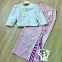 ราคา ชุดไทย Sira Siri เสื้อผ้าไหมคอวี แขนสามส่วน มีซิปซ่อนหลัง ใส่กับผ้าถุงสำเร็จรูป ซิปหลัง ผ้าไหมแพรทิพย์ ทอลายสีชมพูหวาน Clothing (1730298759687867261)