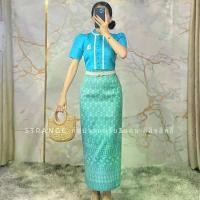 ราคา F107เสื้อครอปคอจีนสีฟ้าแต่งแถบลูกไม้แบบเย็บติดผ้าถุงสำเร็จงานซิปข้างผ้าทอลายทั้งผืนอัดกาวให้ทั้งตัว#ชุดไทยประยุกต์ #ชุดไทย #ชุดไทยราคาถูก (1731776885276051946)