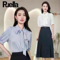 ราคา เสื้อเชิ้ต โบว์สีน้ำเงินสำหรับผู้หญิง เรียบหรู ผ้าซาติน เสื้อพร็อพ สไตล์ชาร์ลีน้อย ริบบิ้น เสื้อเชิ้ตแขนสั้น เหมาะสำหรับฤดูร้อน เปิดตัวในปี 2568 (1732434281480423371)