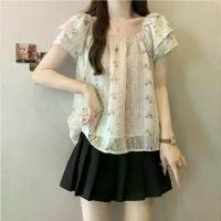 ราคา เสื้อชีฟองลายดอกไม้ ฤดูร้อนใหม่ สำหรับผู้หญิง ดีไซน์สวย ทรงหลวมและกระชับสัดส่วน เสื้อแขนบาน ปักลายสวย 2025 เสื้อ ยืด แขน ลูกไม้ ผู้ หญิง เสื้อ บอดี้สูท โบว์ หน้า เสื้อ ส (1732232837309368526)
