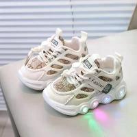 ราคา รองเท้าเด็ก มีไฟ LED สำหรับเด็กผู้หญิง ตาข่ายคู่ ริบบิ้น ระบายอากาศ เหมาะสำหรับเด็กอายุ 1-6 ปี รองเท้าเบาและลำลอง สไตล์รองเท้าผ้าใบสุดฮอต ปี 2024 เด็กผู้ชาย (1731077852928904177)