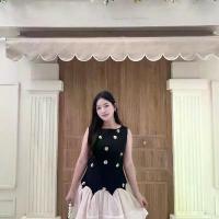 ราคา M332 : Floral Dress ชุดเดรสทูโทนสีดำ-ครีม ประดับดอกไม้คริสตัลวิบวับ สไตล์คุณหนูหรูหรา เสกลุคสวยสง่า ในวันพิเศษ ด้วยเดรสทรงบอลเลต์ กระโปรงพองฟู เข้ากับรองเท้าส้นสูง และกระเป๋าถือ (1731512348467955269)