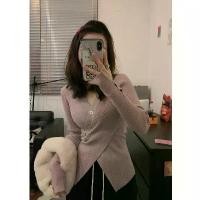 ราคา เสื้อสเวตเตอร์คอวี กระชับสัดส่วน ดีไซน์ไขว้ 2024 ฤดูใบไม้ร่วง มาใหม่ เสื้อสวมหัวผ่าข้าง ทรงสลิมฟิต เสื้อถักนิตติ้ง แขนยาว เหมาะสำหรับชุดชั้นในสตรี ไหม พรมกระดุมหน้า เสื้อ ไหมพรม ไหม พรม (1731171543971