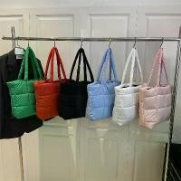 ราคา กระเป๋าผ้าฝ้ายเนื้อสัมผัส ดีไซน์บล็อกสีสไตล์เกาหลี ความจุมาก สไตล์ลำลอง งานปัก มีสไตล์ กระเป๋าสะพายไหล่เดียวและมือถือ กระเป๋าโท้ท มาใหม่ (1732044437344454279)