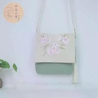 ราคา แพ็คเสื้อผ้าจีนสไตล์โบราณ, วัสดุผ้าฝ้ายและผ้าลินิน, งานปัก, สไตล์กระเป๋าวินเทจ, องค์ประกอบจีนสไตล์ชาติพันธุ์พลิก, กระเป๋าสะพายข้างสไตล์จีนใหม่, กระเป๋าสี่เหลี่ยมเล็ก (1730401704360512006)