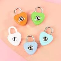 ราคา ตัวล็อคพวงกุญแจกระเป๋ารูปหัวใจขนาดเล็ก 1 ชุด พร้อมตัวล็อคกุญแจ เหมาะสำหรับการเดินทาง งานแต่งงาน กล่อง ไดอารี่ กระเป๋าเดินทาง (1732010256575531766)