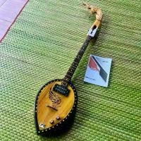 ราคา พิณโปร่งไฟฟ้า3สาย2คอนแทร็ค ลายกนก ไม้ท่อนเดียวหัวพิณถอดได้ (1732433291145414574)