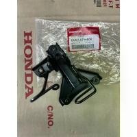 ราคา แท้ศูนย์ เหล็กยึดตะกร้าหน้า (ขายึดฝาครอบหน้ารถ) WAVE125R/S เวฟ125อาร์/เอส หัวเถิก,หัวแหลม (64221-KPH-950) ทรงลุง110 ฝาครอบวาล์วเวฟ 110i ชุด สี 125 อะไหล่ แต่ง มอเตอร์ไซค์ กล่ (1732622973717022295)