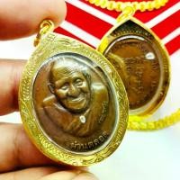 ราคา [พร้อมส่ง] เหรียญ หลวงปู่ผ่าน รุ่นผ่านตลอด เนื้อทองแดงเก่า งานเลี่ยมทองไมครอนเกรดAกันน้ำ ทำอะไรก็ผ่านฉลุยทำอะไรก็ผ่านตลอดสำเร็จทุกอย่าง (1732289716855276671)