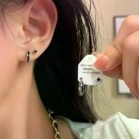 ราคา ชุดต่างหูสี่ชิ้น สีดำ ดีไซน์เรียบง่ายและเล็ก ราคาไม่แพง สไตล์หรูหราและเท่ ต่างหูรูปวงกลม แฟชั่น สำหรับสุภาพสตรีที่สง่างาม เหรียญ หลวง พ่อ คูณ สปริง พุก พระเลี่ยม กรอบ (1732046116912268688)