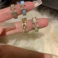 ราคา แหวนตัวอักษรหินอ่อนพร้อมดีไซน์ช่องที่ไม่ซ้ำใครแหวนนิ้วชี้เปิดสำหรับผู้หญิง เหรียญ รูป ไข่ ปี 2518 จิว สะดือ กรอบ เงิน แท้ พวงกุญแจ ห้อยโทรศัพท์ อุปกรณ์ ป้องกัน ตัว ตุ๊ก (1731222492273870729)