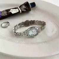 ราคา นาฬิกาหน้าปัดเล็ก ทรงวงรี สำหรับผู้หญิง สไตล์ Ins วินเทจ เลขโรมัน ประณีต และกะทัดรัด สร้อยข้อมือสายเหล็กผู้หญิง (1732378572082808477)