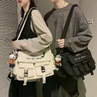 ราคา 【ส่งฟรี】 กระเป๋าสะพายไหล่ ผ้าแคนวาส กระเป๋าสะพายข้าง วินเทจ แฟชั่น ปรับสายได้ ช่องเก็บของเยอะ(ไม่รวมจี้） (1732136848623043663)