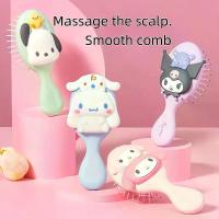 ราคา หวีนวด Sanrio 3D แปรงผมแบบพกพาขนาดเล็กน่ารัก ขนแปรงยางนุ่ม ด้ามสีฟ้าอ่อนและสีชมพู ตัวพลาสติก ABS สำหรับจัดแต่งทรงผมเรียบเนียน จัดแต่งทรงผม แก้พันกันและนวดหนังศีรษะ หวีน่ารัก (1732096985918113082)