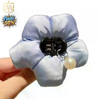 ราคา กิ๊บติดผมดอกไม้ฟอง กิ๊บติดผมมุก กิ๊บเล็ก เครื่องประดับผมน่ารักและหวาน เหมาะสำหรับผมหางม้าสูง กิ๊บติดผมด้านหลังศีรษะ จัดแต่งทรงผม ปีใหม่ 2566 (1732076806348112934)