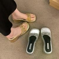 ราคา รองเท้าแตะส้นเตารีดแพลตฟอร์ม, มัฟฟิน, แฟชั่นใหม่, รองเท้าแตะใส, สายรัดข้อเท้า, รองเท้าแตะส้นสูง, สำหรับชุดฤดูร้อนของผู้หญิง (1731325132404984746)