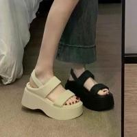 ราคา รองเท้าแตะ มัฟฟิน สายเดียว สำหรับผู้หญิง แฟชั่นเรียบง่ายใหม่ แพลตฟอร์มมัฟฟินเล็ก รองเท้าชายหาด เหมาะสำหรับฤดูร้อน 2024 รองเท้า Vincci (1732076587111318984)