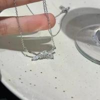 ราคา สร้อยคอดอกกุหลาบ สำหรับผู้หญิง ราคาไม่แพง ดีไซน์เฉพาะ ฝังเพทาย สาขากุหลาบและใบไม้ แฟชั่นอินเทรนด์ เหรียญ จักรเพชร รุ่น 1 กรอบ พระ 3 ห่วง ရ ေ က ူ း က န ် กรอบ พระ เ (1732291323361725332)