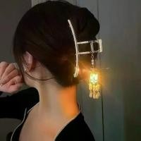 ราคา กิ๊บหนีบผมโคมไฟเรืองแสง, กิ๊บหนีบผมฉลามแบบประสาทสัมผัส, เครื่องประดับผม Hanfu สไตล์โบราณ, กิ๊บหนีบผมระดับไฮเอนด์, สำหรับผู้หญิง กิ๊ฟ ช้อป กิ๊บ หนีบ ผม สวยๆ กิ๊ฟช็อป (1732267298448312023)