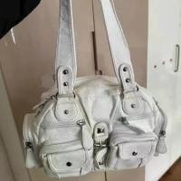 ราคา กระเป๋าดีไซเนอร์, สำหรับผู้หญิง, Niche, สไตล์ 2023 ใหม่, กระเป๋ารักแร้สาวเท่หวาน, แฟชั่น, กระเป๋าสะพายไหล่เดียวและกระเป๋าสะพายข้าง, กระเป๋าโท้ทลำลอง กระเป๋า ปลา กระเป๋า บาลองเซียก้า (17317579340512312