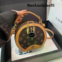 ราคา กระเป๋าทรงกลม ทรงกลมเล็ก สุนทรียศาสตร์สูง น่ารัก พร็อพ ย้อนยุค และอเนกประสงค์ สำหรับผู้หญิง ดีไซน์แมว กระเป๋า วัยรุ่น สุดฮิต กระเป๋า สี ชมพู กระเป๋า ทรง หมอน กระเป๋า เเฟชั่น ผู้หญิง kith (173239524682