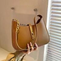 ราคา กระเป๋าสะพายข้างผู้หญิง ระดับไฮเอนด์ เรียบง่าย อเนกประสงค์ เหมาะสำหรับการเดินทาง กระเป๋าสะพายไหล่เดียว กระเป๋า เชือกร่ม hobo bag กระเป๋า สีเหลือง วัยรุ่น อินโด bottega veneta cowec bag (17313724241230