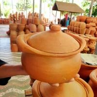 ราคา หม้อดินเผา ขนาด 10 นิ้ว วัดรวมหู ใส่น้ำได้ 3 ลิตร ต้มยา สมุนไพร จิ้มจุ่ม สุกี้แซ่บ (1732686970552091683)