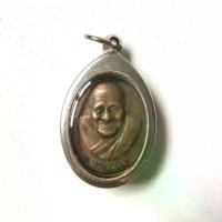 ราคา [COD] พระเครื่อง จี้พระ เหรียญหลวงปู่ผ่าน ปัญญาปทีโป รุ่น29 ผ่านตลอด จ.สกลนคร เนื้อทองเหลืองลมดำ พร้อมเลี่ยมกรอบสแตนเลสแท้ (1732266969310856540)