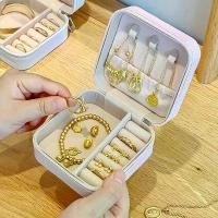 ราคา กล่องเก็บเครื่องประดับ วัสดุทอง ป้องกันการเกิดออกซิเดชัน เหมาะสำหรับต่างหู แหวน และสร้อยคอ ขนาดมินิ กล่อง เก็บ ขวด นม ตลับ เก็บ ทอง กล่อง อเนกประสงค์ มี ฝาปิด กล่อง ใส่ (1732126853555520997)