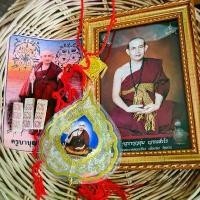 ราคา แท้!!!! ชุดเซ็ท ครูบาบุญชุ่ม มีรูปบานใหญ่ ตั้งโต๊ะได้ แขวนได้+ผ้ายันต์+ใบโพธิ์+ธูป3ดอก+ด้านแดง3เส้น (1732108163089794739)
