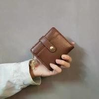 ราคา กระเป๋าสตางค์ มาใหม่ ขนาดเล็กและพกพา สำหรับผู้หญิง ที่ใส่บัตรสั้น ดีไซน์ชิ้นเดียว บางเฉียบ กระเป๋าใส่เหรียญ น้ำหนักเบา เหมาะสำหรับนักเรียน ทำจากหนัง โถ แก้ว ดอง เหล้า ขนาด ใ (1732118389359085040)