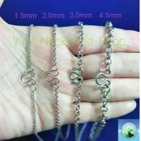 ราคา สร้อยคอสแตนเลสแท้ 100% สินค้าไทย สร้อยคอห้อยพระสำหรับผู้หญิง ลายผ่าหวาย สีเงิน ไม่ลอก ไม่ดำ มีหลายขนาด (1729994788074261331)