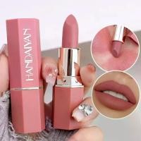 ราคา ลิปสติก H daidaiyan ลิปสติกแท่งรูปทรงกะทิวง 6 สี นู้ด วอลนัท และไหม ทนทาน กันน้ำ ไม่ซีดจาง ลิปกลอสกำมะหยี่ แต่งหน้า แต่งหน้า ลิปสติก -IIII (1730893604543105988)