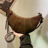 ราคา จัดส่งถึงบ้าน (A167) กระเป๋า สะพายไหล่ ครัวซองต์ ผ้า กำมะหยี่ (1732312105588132669)