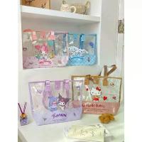 ราคา กระเป๋าหน้าฝน Sanrio ลิขสิทธิ์แท้ เข้าไหล่ได้ ขนาด 40×29×11 cm คําแนะนําผลิตภัณฑ์ใหม่ของเดือนนี้ สะพายหลัง ผู้หญิง เป้ ใบ ใหญ่ (1732983784974878219)