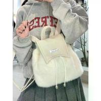 ราคา กระเป๋าเป้ผ้ากำมะหยี่ ใหม่ในปี 2568 ความจุมาก สายสะพายไหล่ เหมาะสำหรับนักเรียน ดีไซน์เฉพาะ กระเป๋าเป้ผ้ากำมะหยี่น่ารัก fuzzy backpack กระเป๋า เป้คิตตี้ fuzzy bag กระเป๋า เดิน (1731280254822024365)
