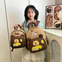 ราคา กระเป๋าเป้เด็ก ลายคาปิบารา ดีไซน์น่ารัก เหมาะสำหรับนักเรียนอนุบาลและชั้นอนุบาล ขนาดใหญ่และขนาดเล็ก กระเป๋านักเรียนเด็ก กระเป๋าสะพายคู่ลายการ์ตูน กระเป๋า เป้ ใบ ใหญ่ (1732792554597418126)