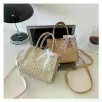 ราคา กระเป๋าทอ ความจุมาก สำหรับผู้หญิง ฤดูใบไม้ผลิ 2022 แฟชั่นใหม่ กระเป๋าสะพายไหล่ พร้อมผ้าพันคอไหม สไตล์ตะวันตก กระเป๋าถือฮีโร่ กระเป๋าแตงโม เป้mcm กระเป๋าไฟฟ้าขับได้เด็ก (1730634397582854908)