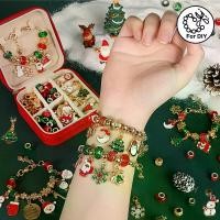 ราคา Christmas Bracelet Making Kit, Charm DIY Xmas Jewelry Making Kit Crafts, Elegant Red Green DIY Beads Christmas Gift (1733285056320406606)
