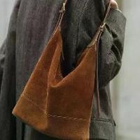 ราคา Large Capacity Niche Lazy Style Suede Velvet Tote Bag for Women Retro Versatile Tote Bag Single Shoulder Crossbody Bag (1732968622658913717)