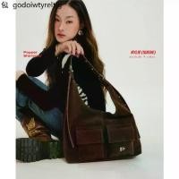 ราคา ( ✿ พร้อมส่ง ✿ ) Peppershimmer รุ่น Kylie (suede) 4 สี hobo bag กระเป๋าหนังกลับ ลายเสือ กระเป๋าสะพายใบใหญ่ (1733436021195507148)