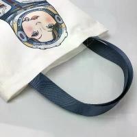 ราคา [ส่งฟรี] iCONiC WHITE MATOS BAG #5585 กระเป๋าผ้า พิมพ์ลาย ตุ๊กตา สีขาว สายไนล่อน กระเป๋าถือ กระเป๋าช้อปปิ้ง กระเป๋าแฟชั่น กระเป๋า กระเป๋าออกงาน (1733380161794639444)