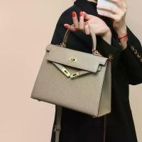 ราคา กระเป๋าหนังวัวแท้ Birkin กระเป๋าแฟชั่นสะพายข้าง กระเป๋าถือระดับไฮเอนด์ กระเป๋าสะพายไหล่ กระเป๋าผู้หญิง กระเป๋าแบบกล่อง merge day bag leather bag กระเป๋า ชาวดอย แบรนด์ เนม กร (1733307617929758531)