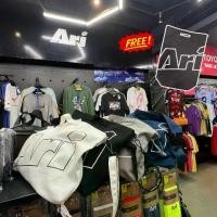 ราคา ari shoulder bag กระเป๋าสะพายข้าง ARI ถุงผ้าฟรี เฉพาะไม่สกรีน ! (1732892658742888250)