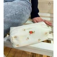 ราคา พร้อมส่งจากไทย Brandy Melville Beauty cosmatic Bag (1733218037473772803)