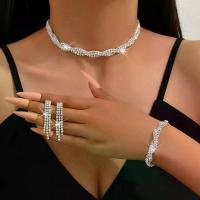 ราคา European and American Style Wedding Dress Women's Jewelry Bridal Rhinestone Necklace and Earrings Two-Piece Set (1733381333386036928)