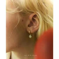 ราคา Julys - aimée huggie earrings สร้อย ล็อกเก็ต ใส่ รูป เครื่อง เงิน เม็ด ทอง ราคา ส่ง (1732787373086705600)